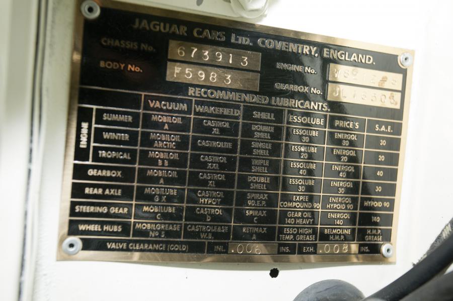  Jaguar XK120 Roadster White 1953 года  (фото 29 из 39)
